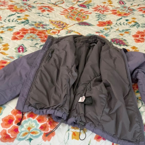 The North Face Purple Puffer Jacket Lightweight Insulation - Picture 7 of 11